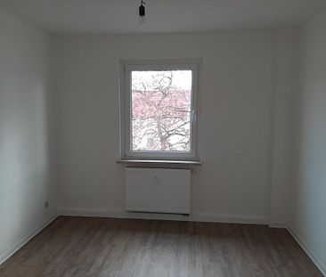 Renovierte 3 Zimmer in der 2 Etage erwarten Sie :) - Foto 2