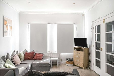Charming four-bedroom terraced home in the heart of East London - Photo 5