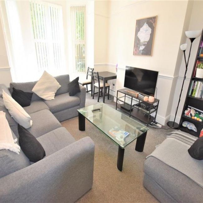 4 Bedroom Terraced To Let - Photo 1