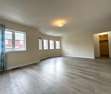 For Lease - 1171 Mctavish Drive, Newmarket, Ontario - Photo 2