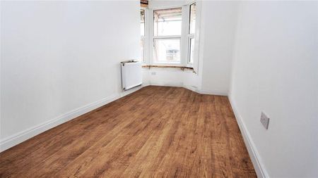 4 bedroom flat to rent - Photo 5