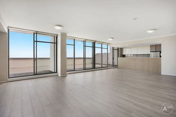 Oversized Split-level Penthouse Apartment With Panoramic District & Botany Bay Views - Photo 1