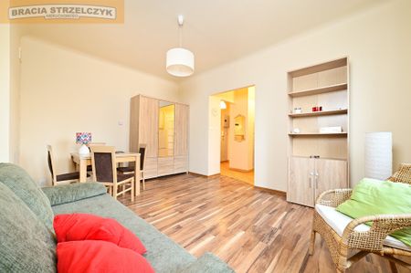 Pokój z aneksem kuchennym w kamienicy po termomodernizacji blisko PKP Włochy - Zdjęcie 2