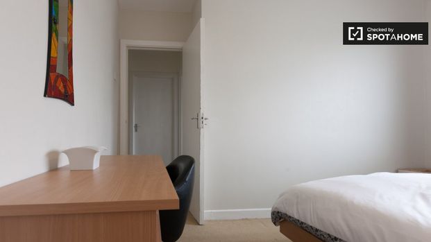 Ample room in shared apartment in Knocklyon, Dublin - Photo 1