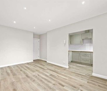 Woodland Grove, Epping, CM16 - Photo 2