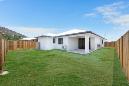 YOUR PERFECT HOME AWAITS! - Photo 4