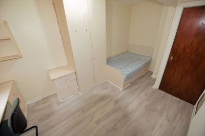 2 bedroom Flat in Flat 1, Leeds - Photo 3