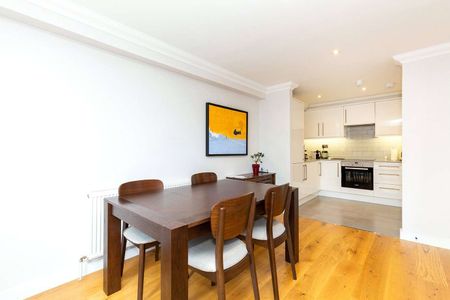 A large two bedroom apartment set within a church conversion in Angel. - Photo 5