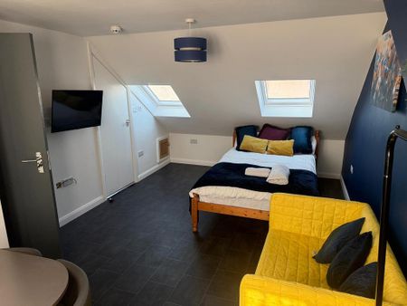 1 bedroom in a house share to rent - Photo 3