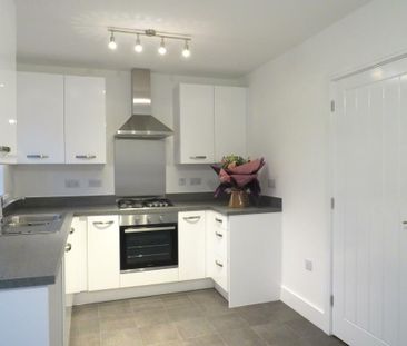 2 bedroom semi-detached house to rent - Photo 4