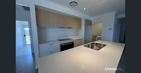 Light-Filled Luxury Four bedroom home in Lochinvar. - Photo 2