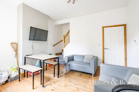 4 bedroom terraced house to rent - Photo 2