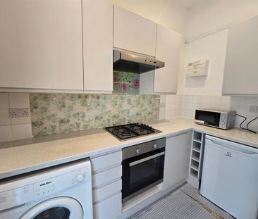 Hopton Road, London SW16 - Photo 2