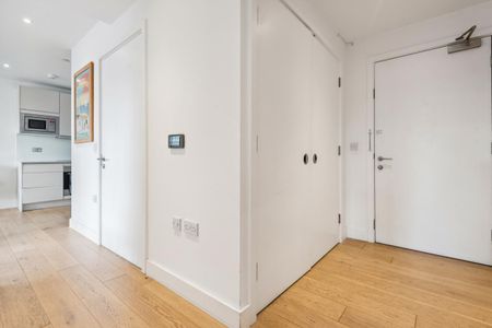 1 bedroom flat in London - Photo 5