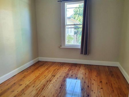 THE COUNTRY COTTAGE CHARM IN THIS 3-5 BEDROOM HOUSE WITH VERANDAHS, SHADE AND WITH EXTRA SELF CONTAINED STUDIO FLAT - Photo 3