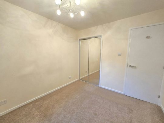 Flat to rent on - Photo 1