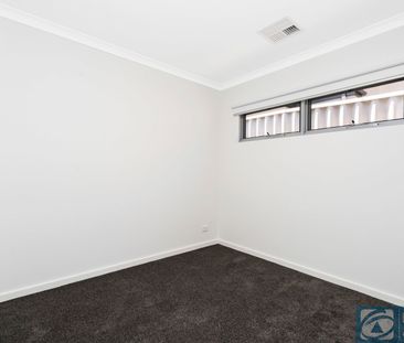 Modern & Bright Villa In Prime Location - Photo 4