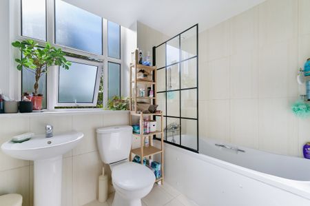 Bromyard Avenue, W3, London - Photo 3