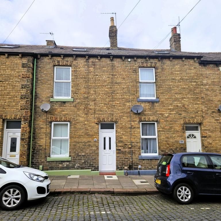 3 bedroom terraced house to rent - Photo 1