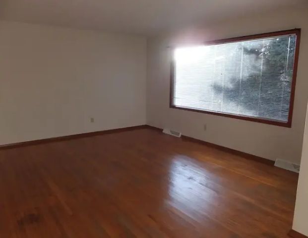 Unfurnished Duplex, 3Bdr, with Full Basement | Calgary - Photo 1