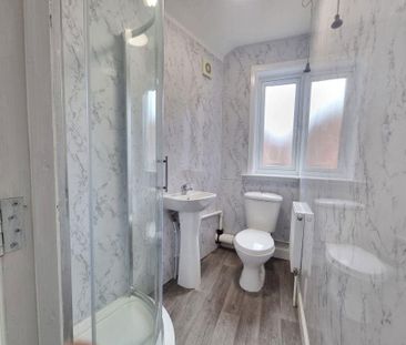 3 bedroom flat to rent - Photo 6