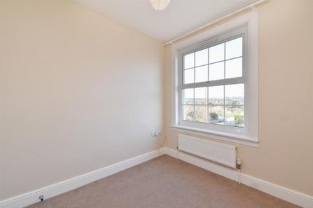 3 bedroom end of terrace house to rent - Photo 4