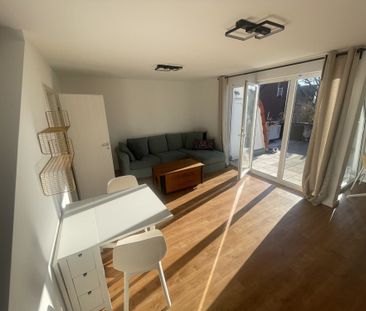 Besondere Studio Maisonette mit Dachterrasse und Balkon in Sürth! - Photo 2