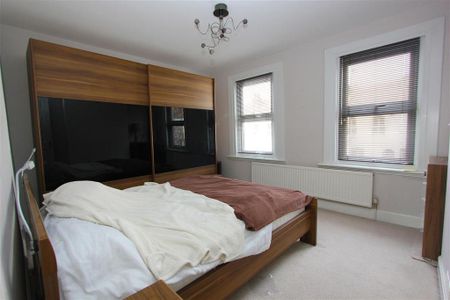 2 bedroom semi-detached house to rent - Photo 3