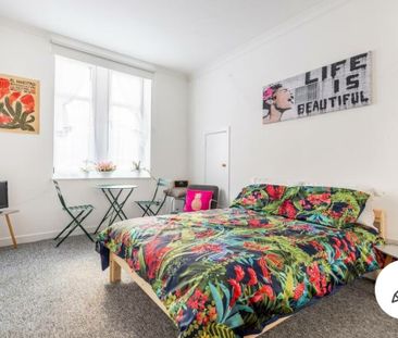 Studio Flat, Deanston Drive, G41 - Photo 1