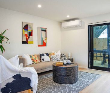 BEAUTIFUL 3 BEDROOM, 2+1/2 BATH TOWNHOUSE - Photo 2