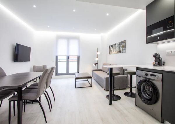 Calle del Conde Duque, Madrid, Community of Madrid 28015