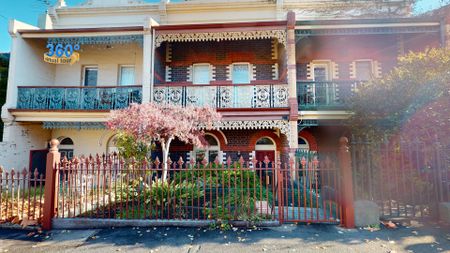 Classic Terrace Living in Prime Parkville Location - Photo 4