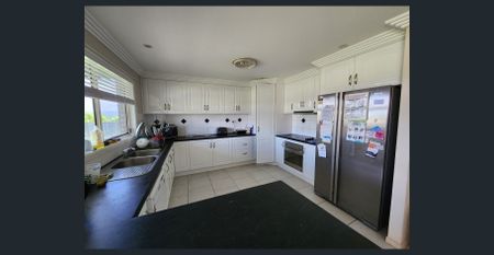 GRAND MODERN LIVING IN GATTON - Photo 4