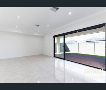 Stunning 3 Bedroom Home in Clarkson - Photo 1