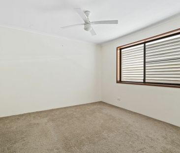 PERFECTLY POSITIONED TWO BEDROOM UNFURNISHED DUPLEX - Photo 3