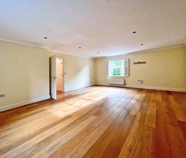 Waleron Road, Fleet, Hampshire, GU51 - Photo 2