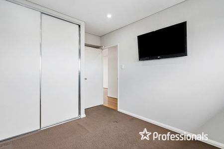 Modern 1st Floor Apartment! - Photo 4