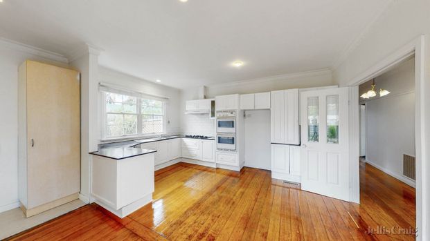 18 Brentwood Avenue, Pascoe Vale South - Photo 1