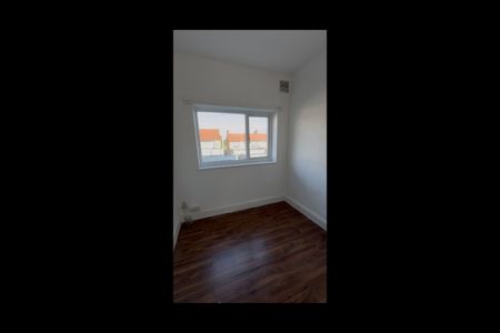 4 Bed Maisonette, Beehive Lane, IG4 - Photo 2