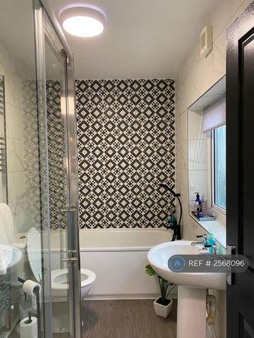 1 bedroom in a house share to rent - Photo 3