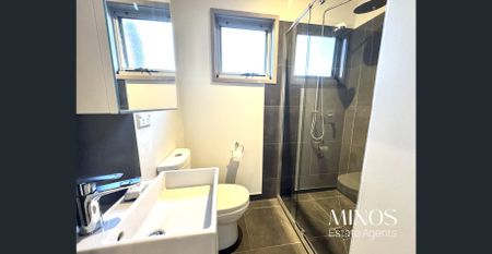 Contemporary Townhouse Over Three Levels - Photo 2