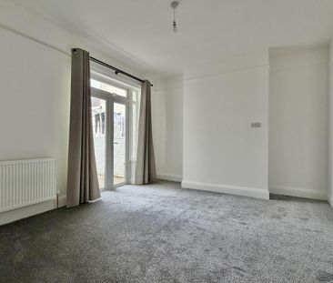 2 bedroom ground floor flat to rent - Photo 3
