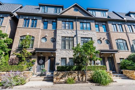 Condo Townhouse For Lease | W9245254 - Photo 2