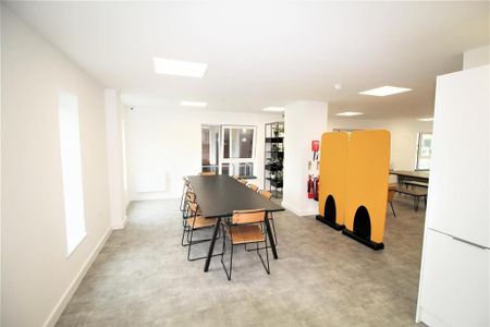 Studio to rent - Photo 2