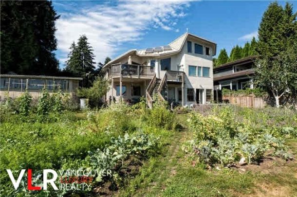 House in West Vancouver, BC - Photo 1