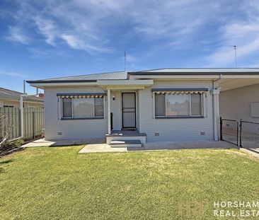 Modern Three-Bedroom Home Close to the CBD - Photo 4