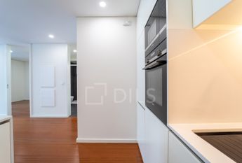 Apartamento T1 com varanda - Novo - Casa da Musica - Rotunda Boavista