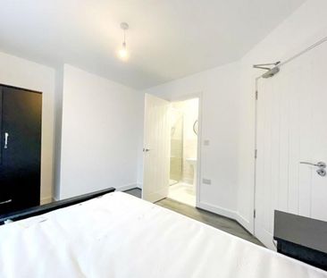 5 bedroom semi-detached house to rent - Photo 2