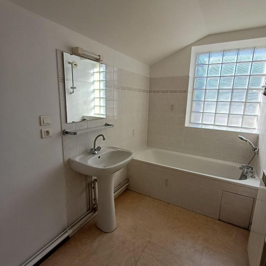 Location Appartement 3 pièces 58m² MILLAU 12100 - Photo 1