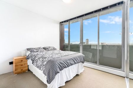 Gorgeous Furnished Apartment With Sweeping Views - Photo 2